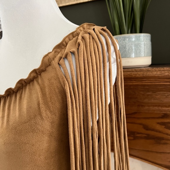 Charlotte Russe Women's Vintage‎ Faux Suede Fringe Top Sz. M - Picture 3 of 8